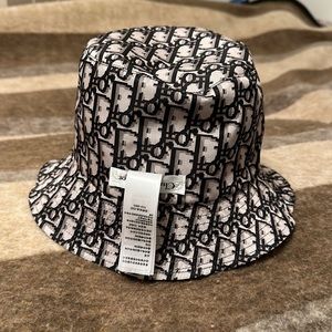 Dior reversible bucket hat black 59